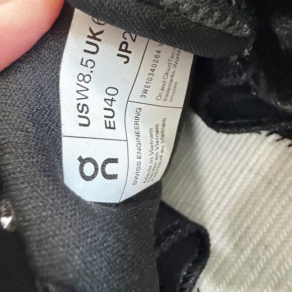 In Running Cloudrunner 2 Women’s Shoes - Missing insole - Picture 9 of 11